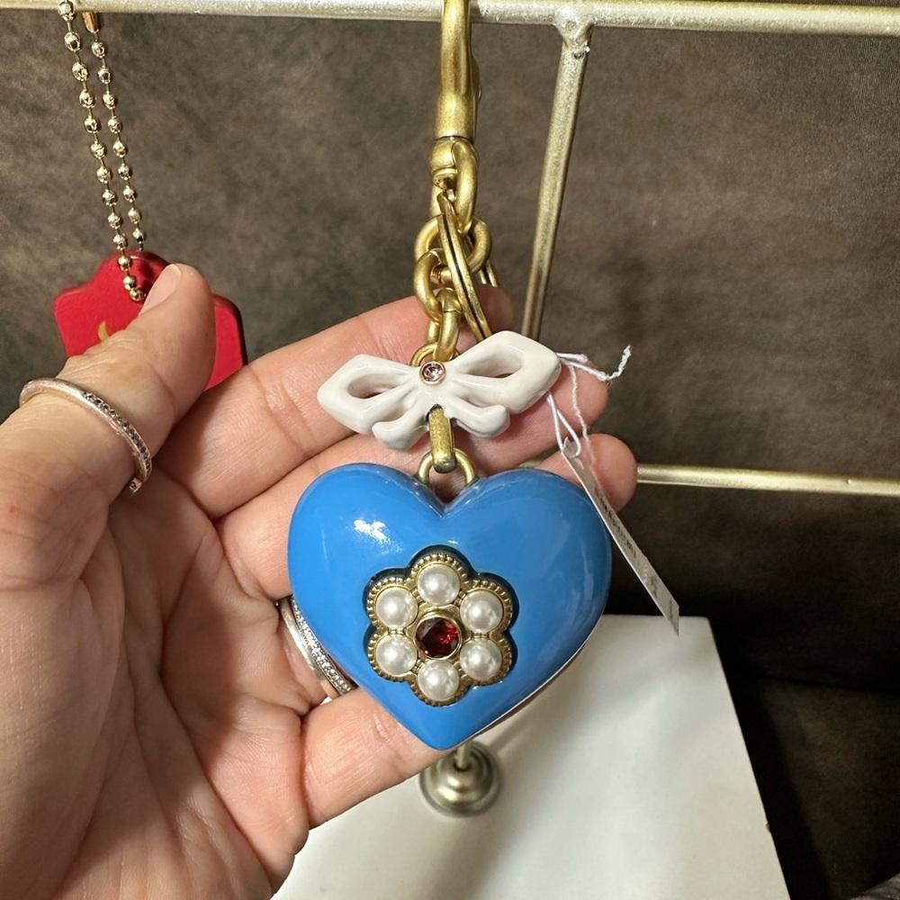 Coach heart keychain ๐ - Picture 3 of 4